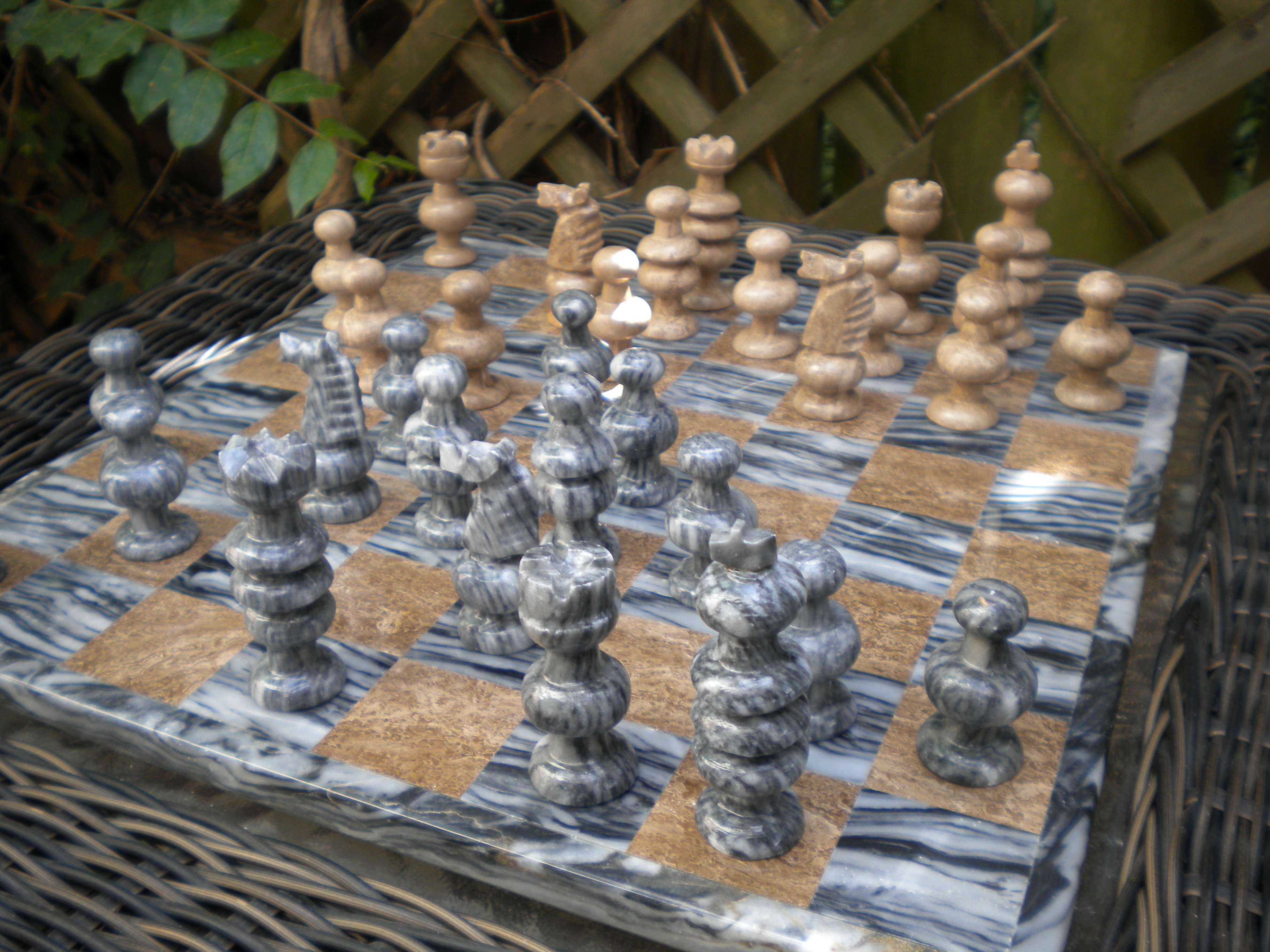Grav-Mag list-server page chess set