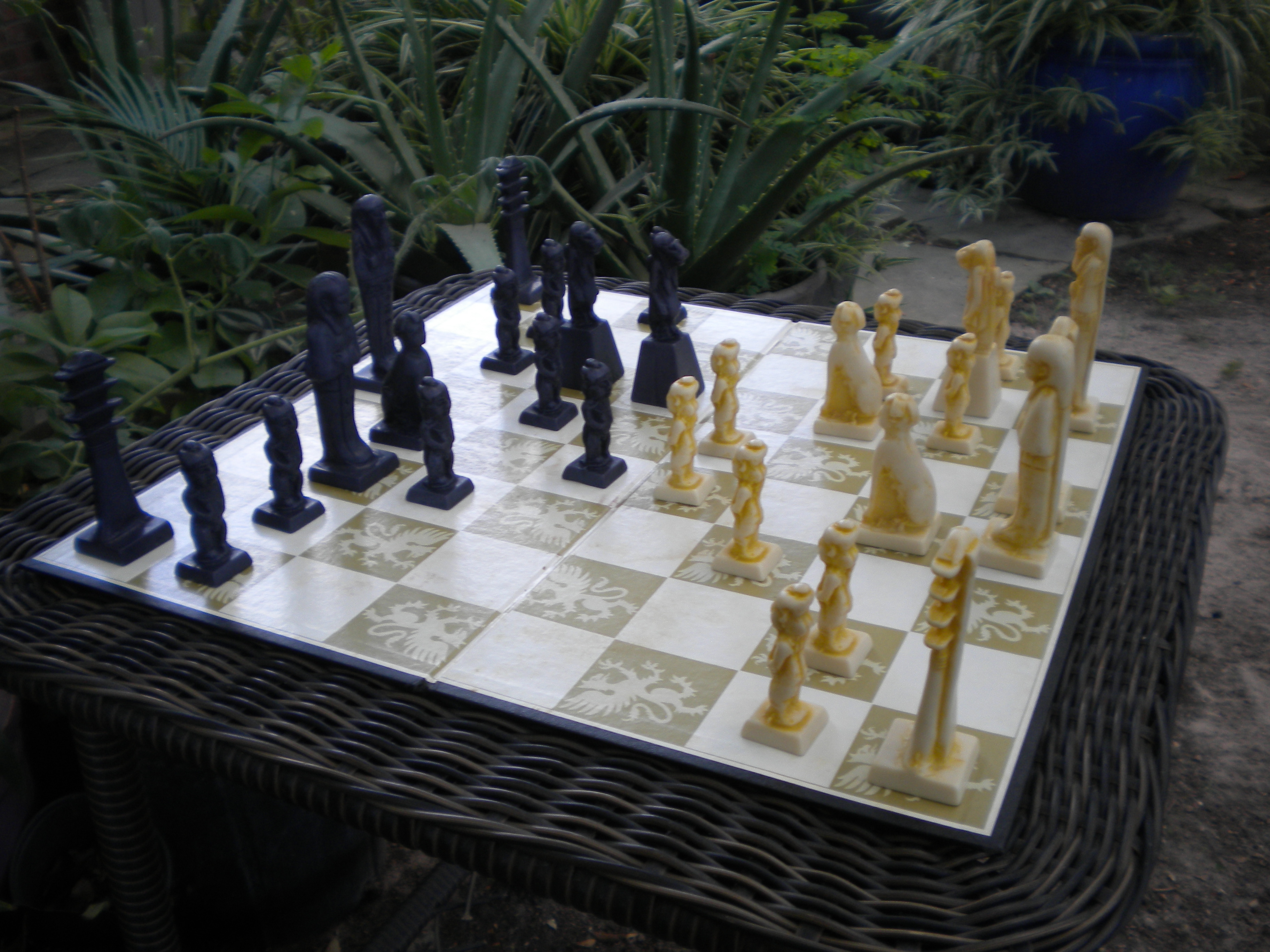 What Are Geo & Geo page chess set